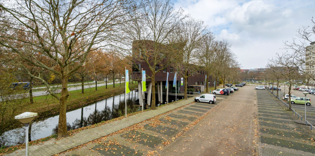 de parkeerplaats aan de Hanzelaan Zwolle