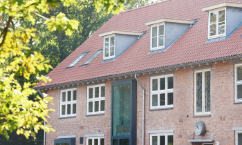 Detail foto van een raampartij van de woningen