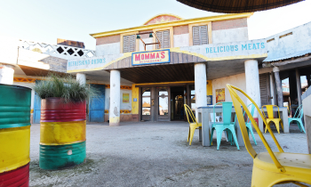 Foto van een terras bij het restaurant Momma's in Wildlands