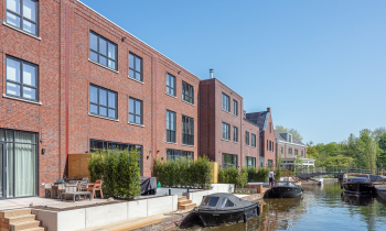 Breukelen Vechtvoorde woningen aan het water.