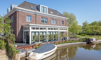Breukelen Vechtvoorde woning aan het water.