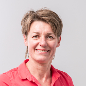 Portretfoto van Elly Heijenk
