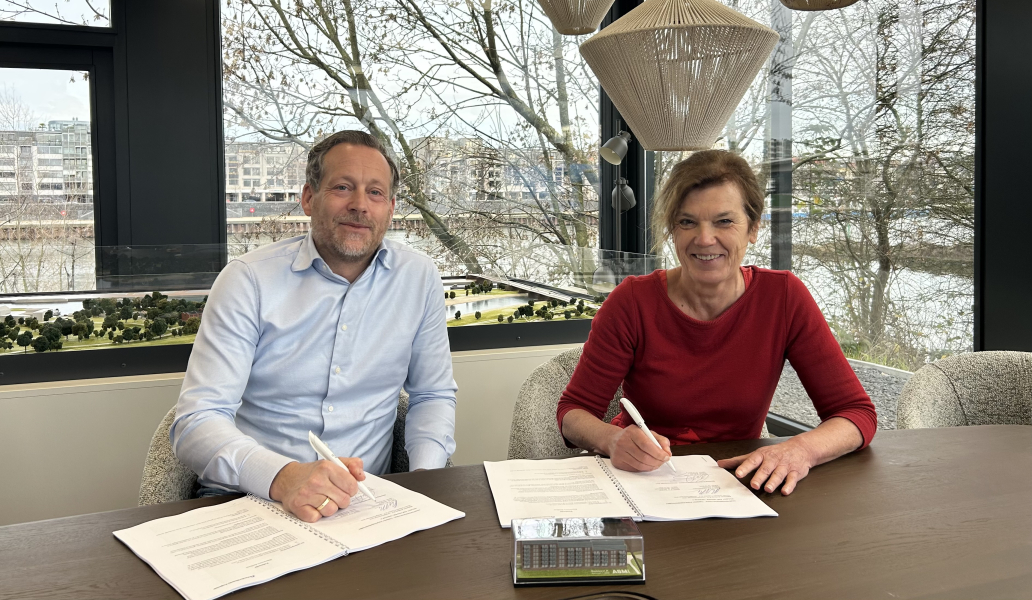 Ondertekenmoment koopovereenkomst met Volkshuisvesting