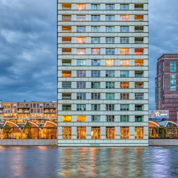 De Hofvijver vanaf het water in het Paleiskwartier 