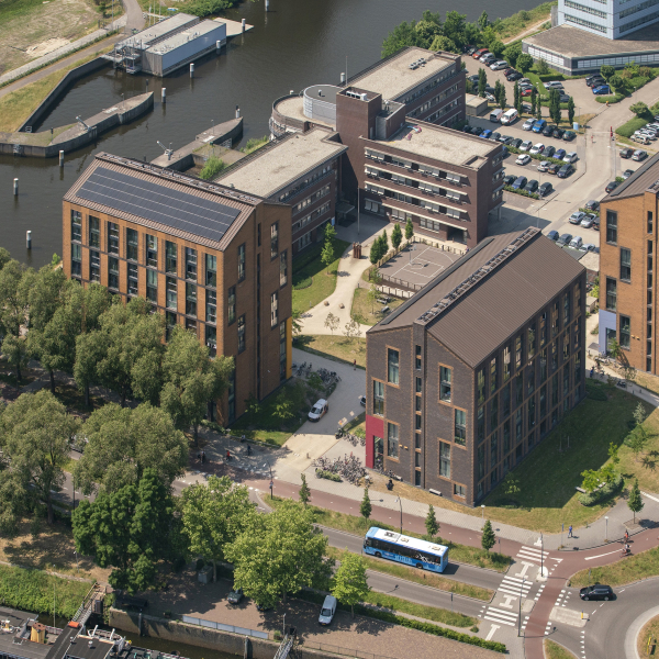 luchtfoto van de nieuwe complexen aan de Pannekoekendijk