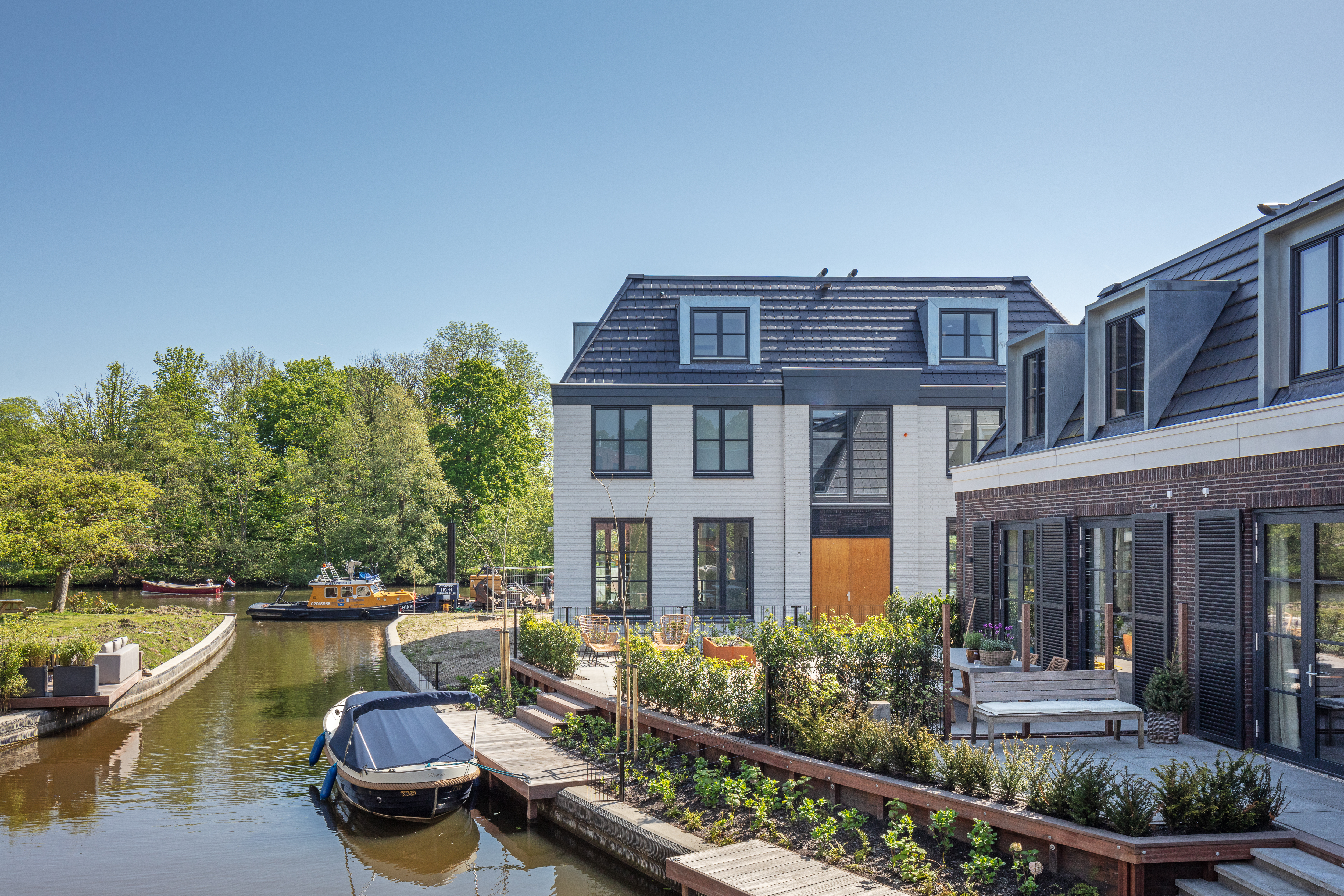 Breukelen Vechtvoorde woningen aan het water.